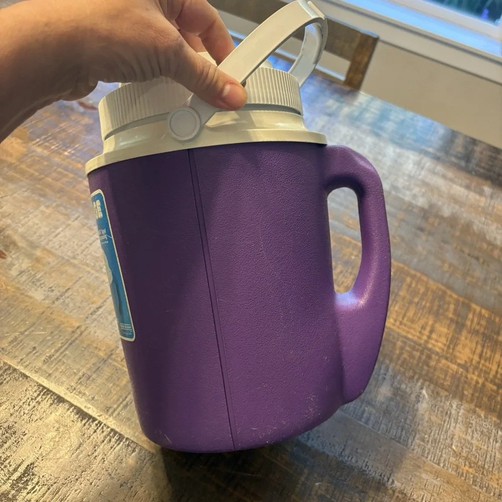 Vintage Rubbermaid/Gott 1 Gallon Water Beverage Cooler Handle #1524 Purple